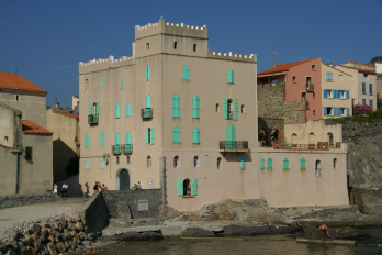 Chateau de la Rocasse apartment building