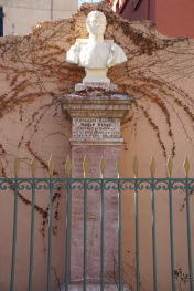 Baron Berge monument in Collioure's market square